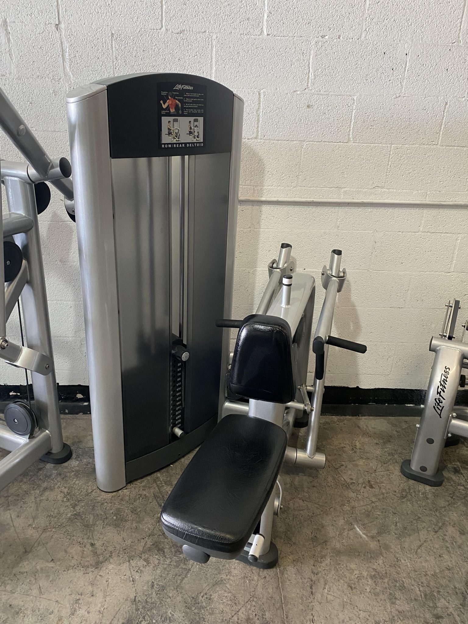 Life Fitness Signature Series Row & Rear Deltoid - Elite Gym Equipment ...